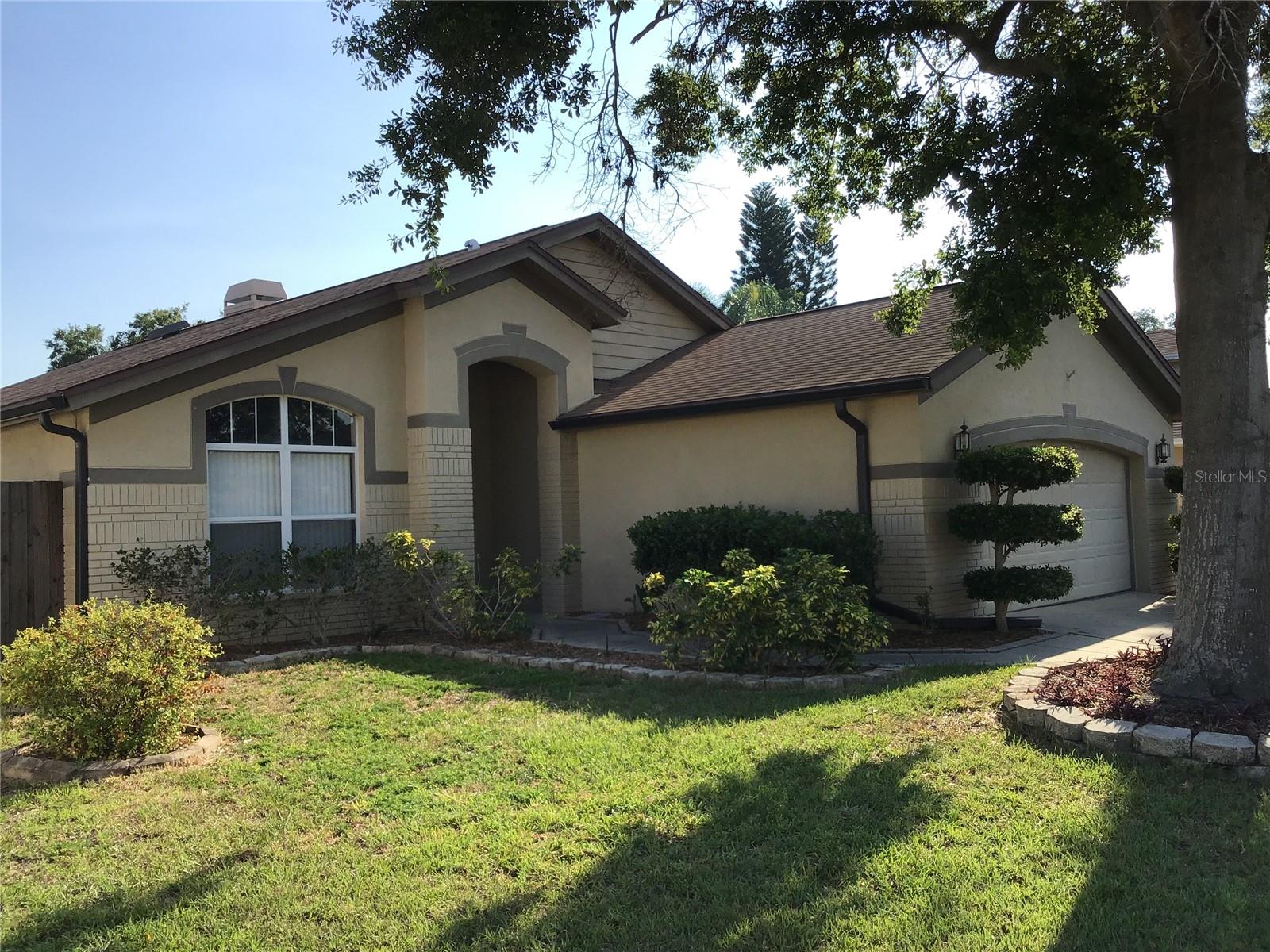 Single Family Residence in BRANDON, FL - Daniel Dourado