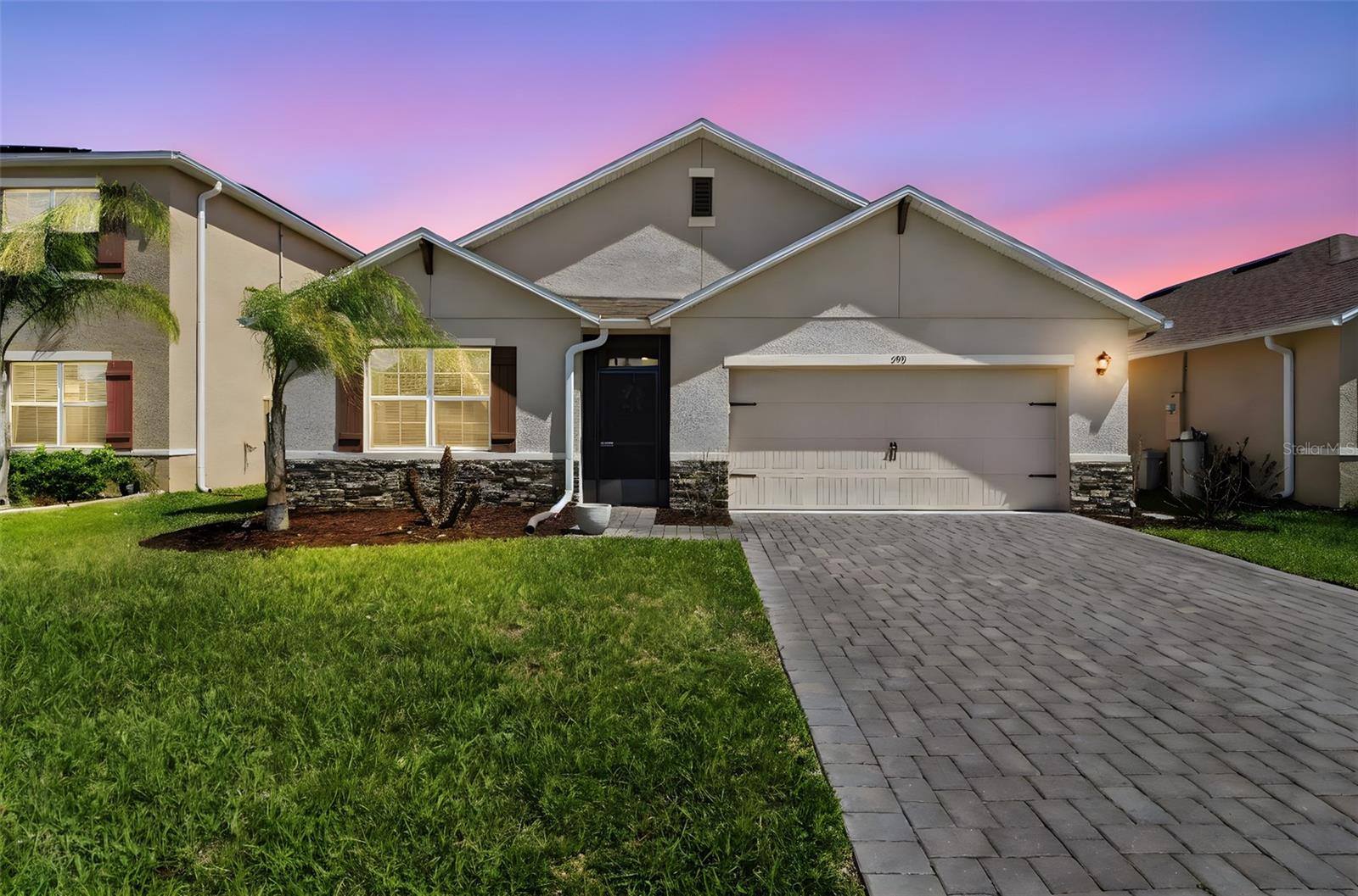 Single Family Residence in DEBARY, FL - Daniel Dourado