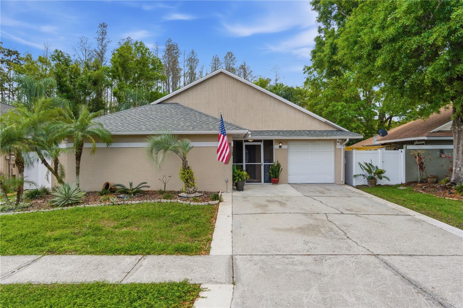 Single Family Residence in TAMPA, FL - Daniel Dourado