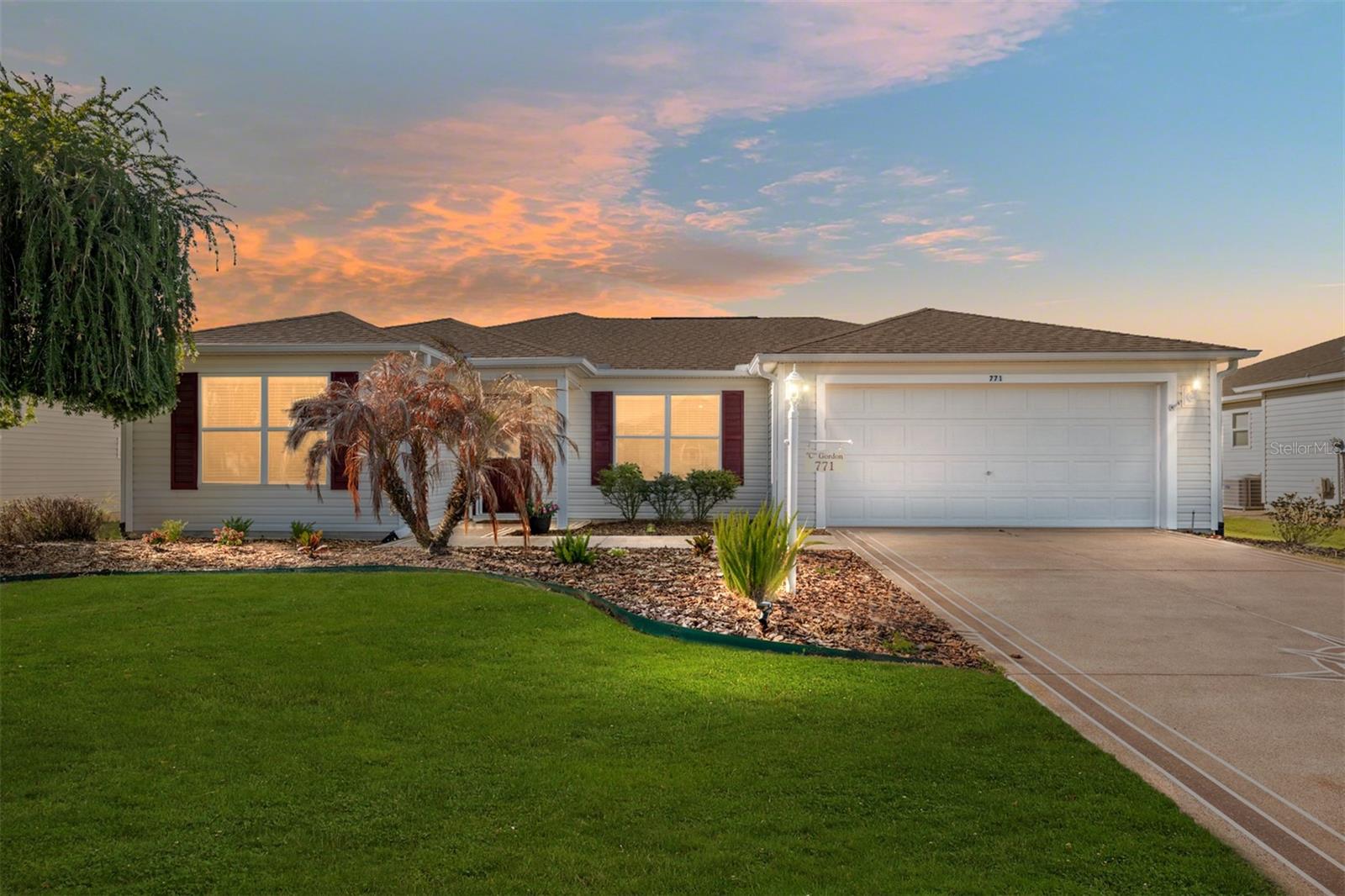 Single Family Residence in THE VILLAGES, FL - Daniel Dourado