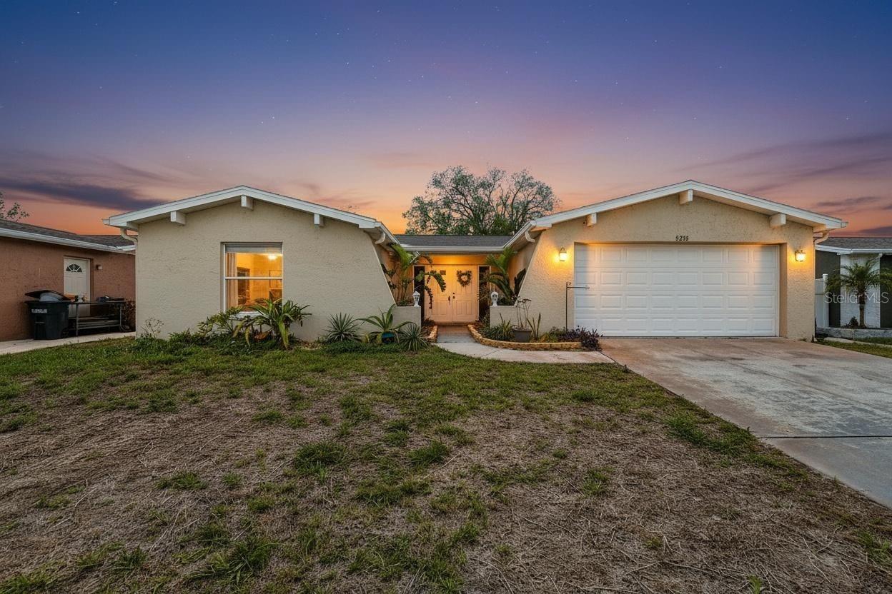 Single Family Residence em PORT RICHEY, FL - Daniel Dourado