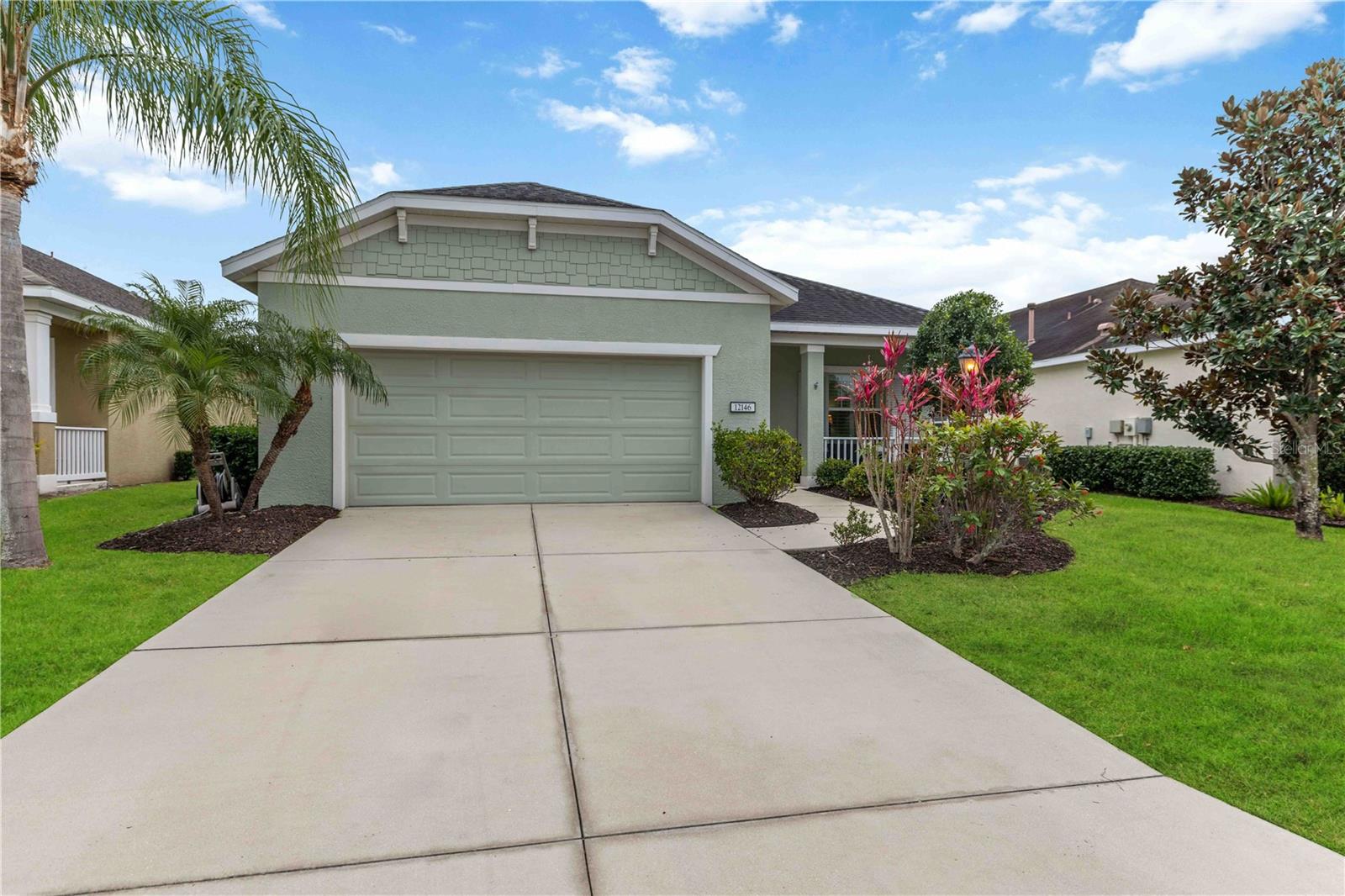 Single Family Residence in BRADENTON, FL - Daniel Dourado