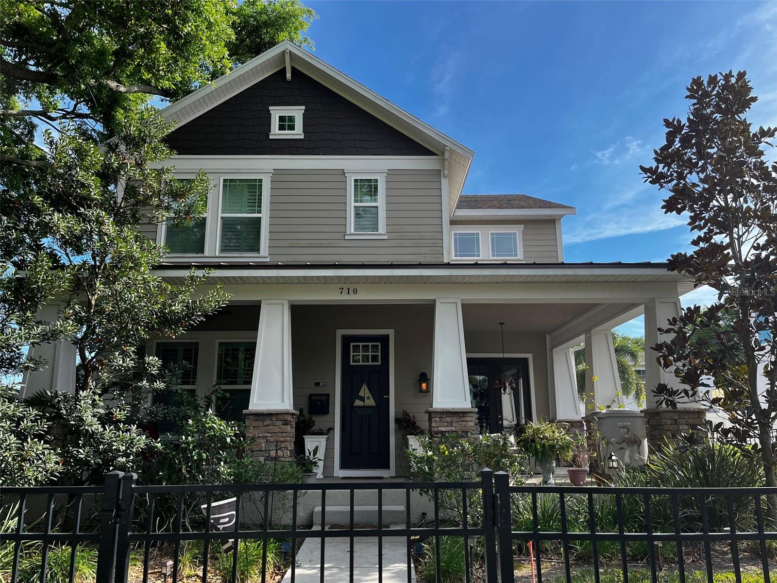 Single Family Residence in ST PETERSBURG, FL - Daniel Dourado