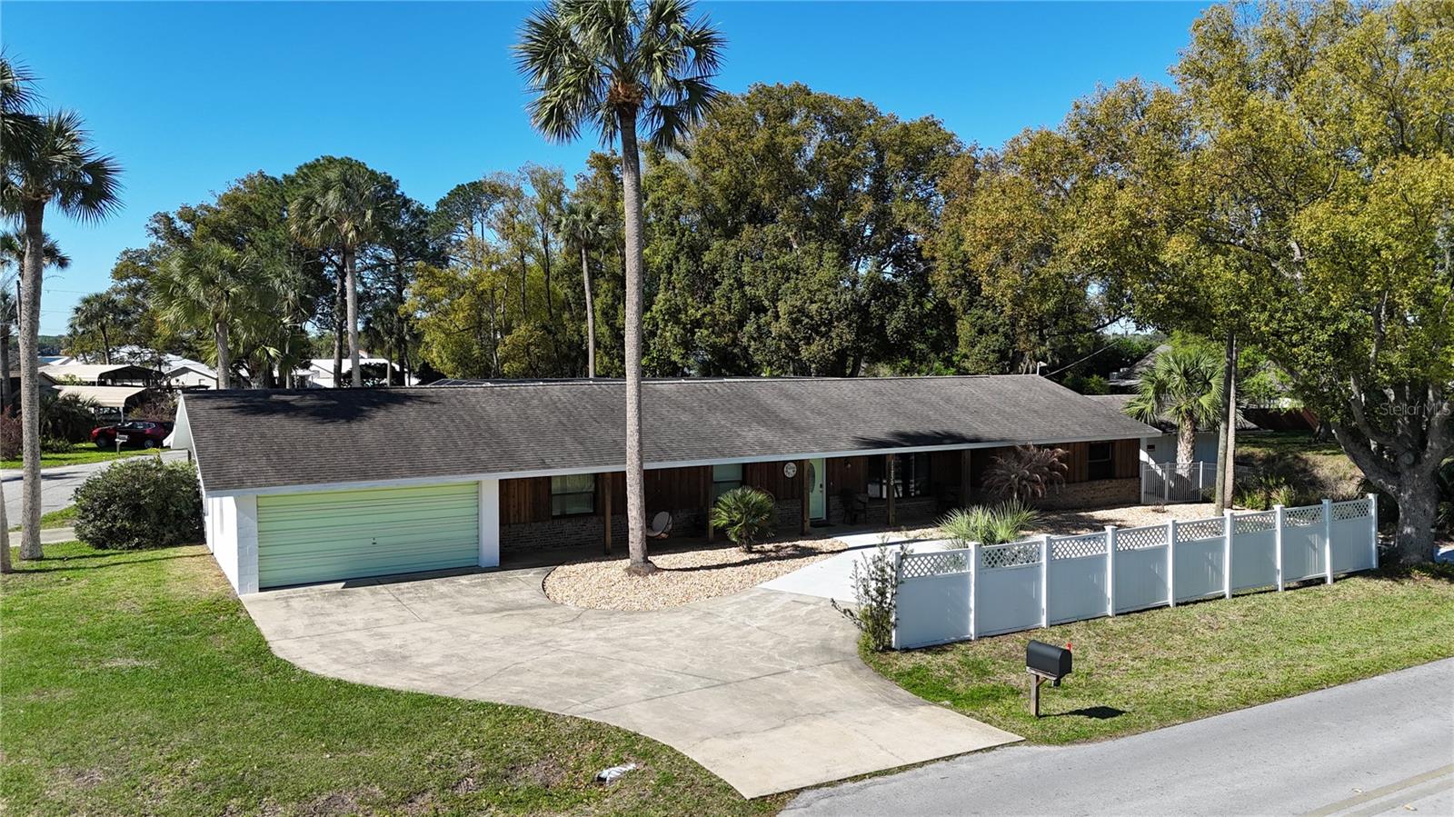 Single Family Residence em SUMMERFIELD, FL - Daniel Dourado