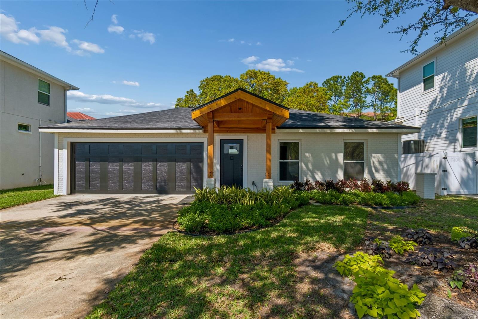 Single Family Residence in TAMPA, FL - Daniel Dourado
