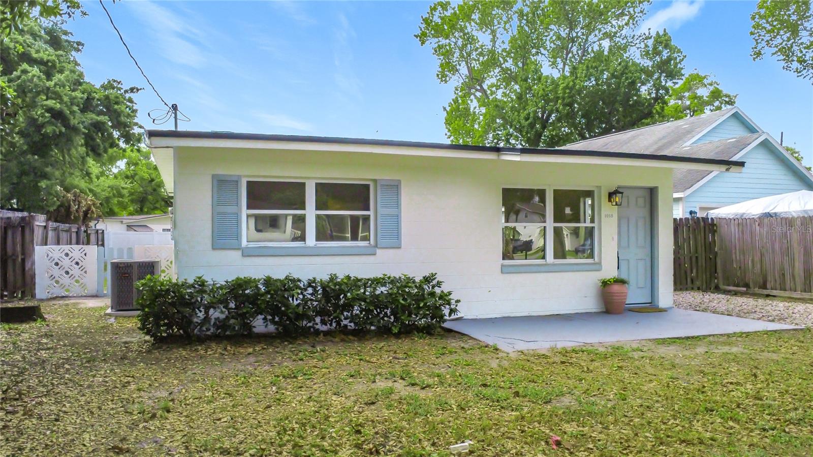 Single Family Residence in ORLANDO, FL - Daniel Dourado