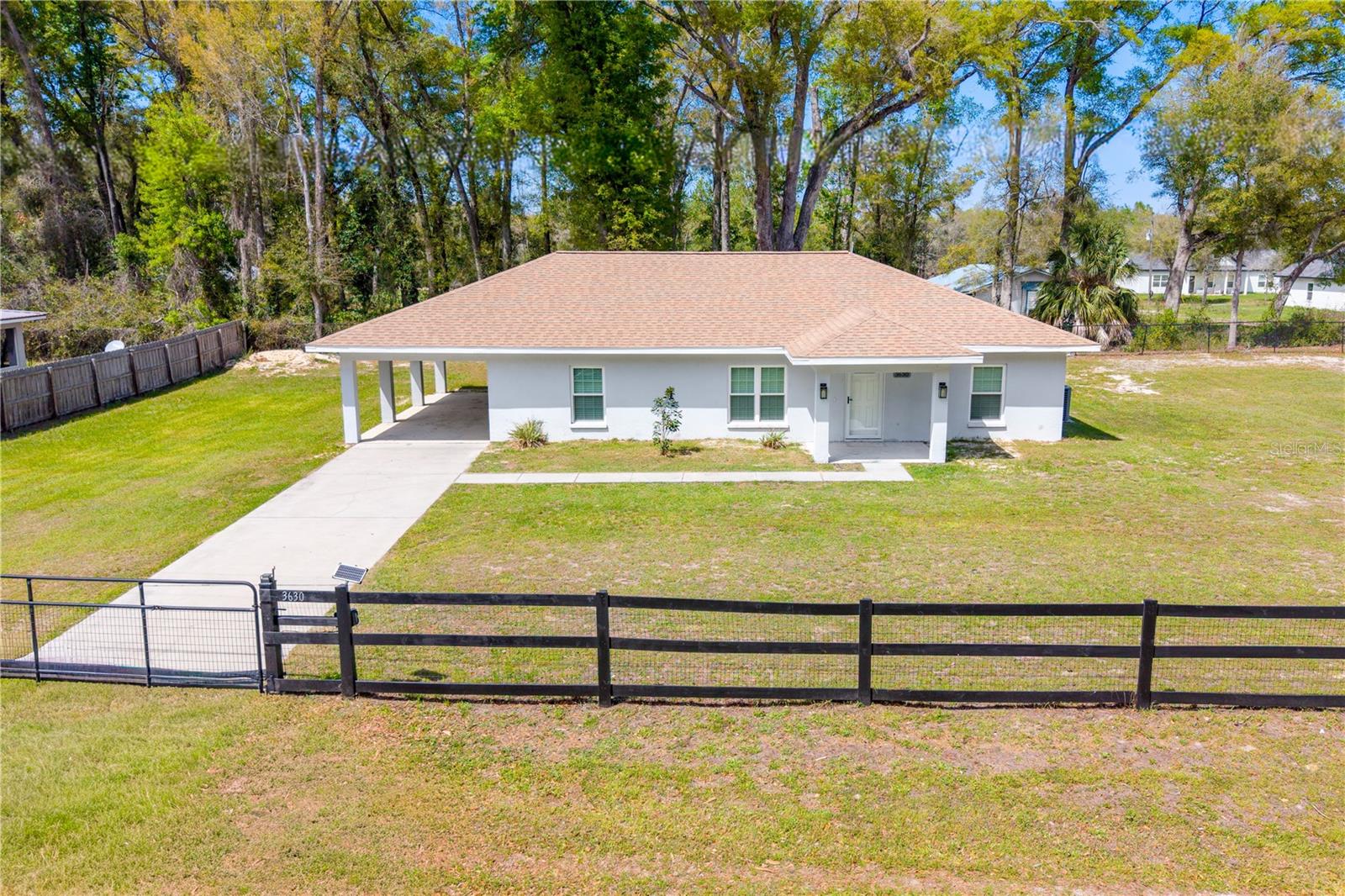 Single Family Residence em BELL, FL - Daniel Dourado