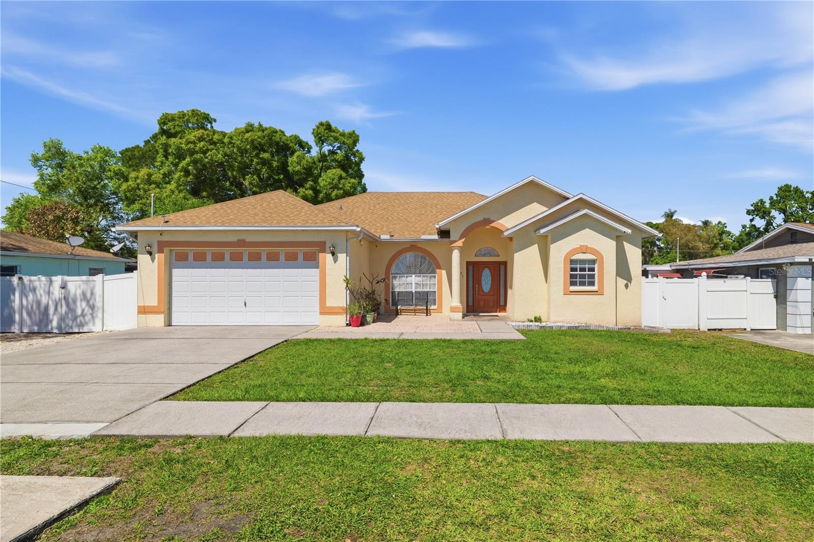 Single Family Residence in TAMPA, FL - Daniel Dourado