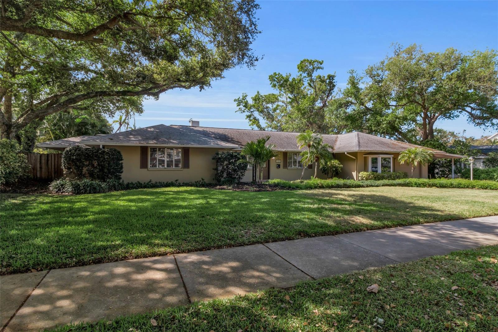 Single Family Residence em SARASOTA, FL - Daniel Dourado