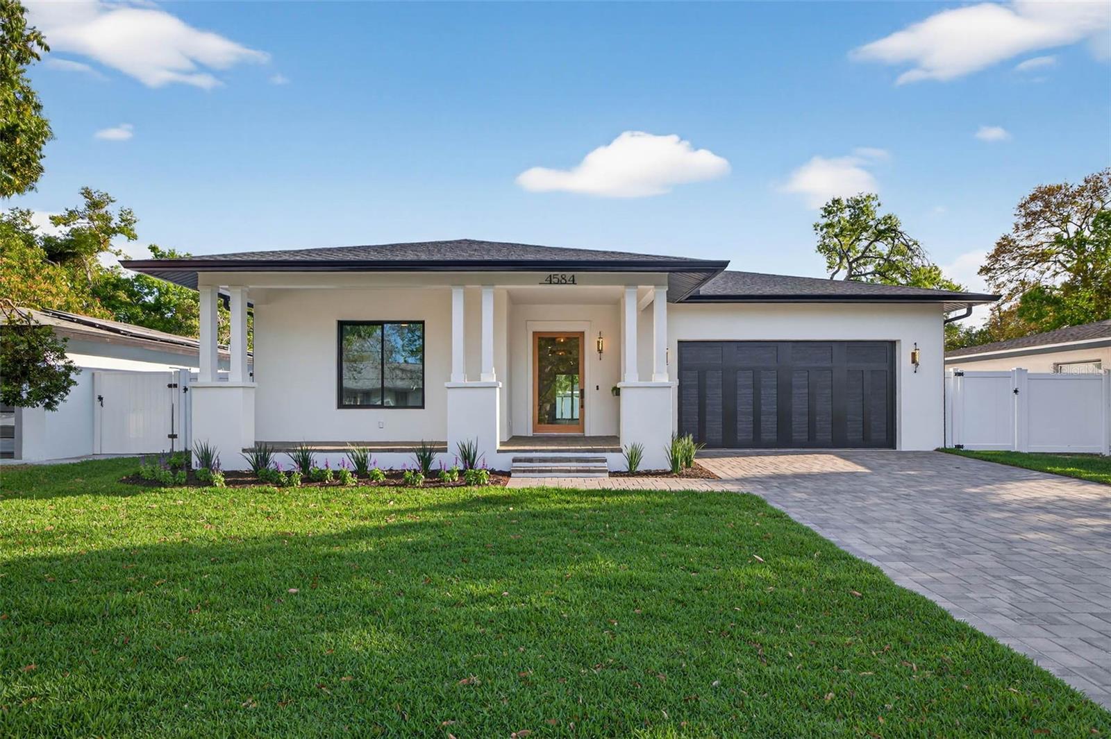 Single Family Residence in ST PETERSBURG, FL - Daniel Dourado