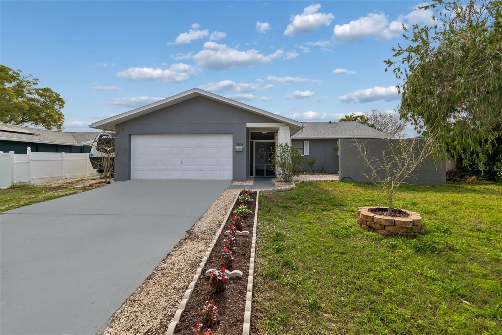 Single Family Residence in TAMPA, FL - Daniel Dourado