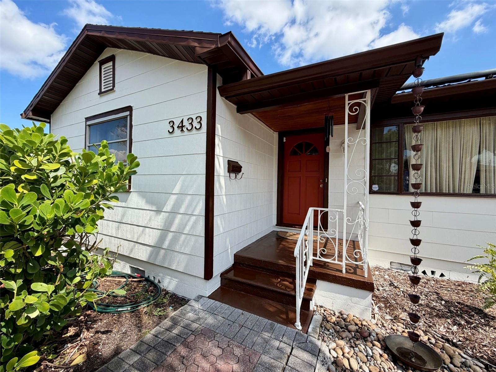 Single Family Residence in ST PETERSBURG, FL - Daniel Dourado