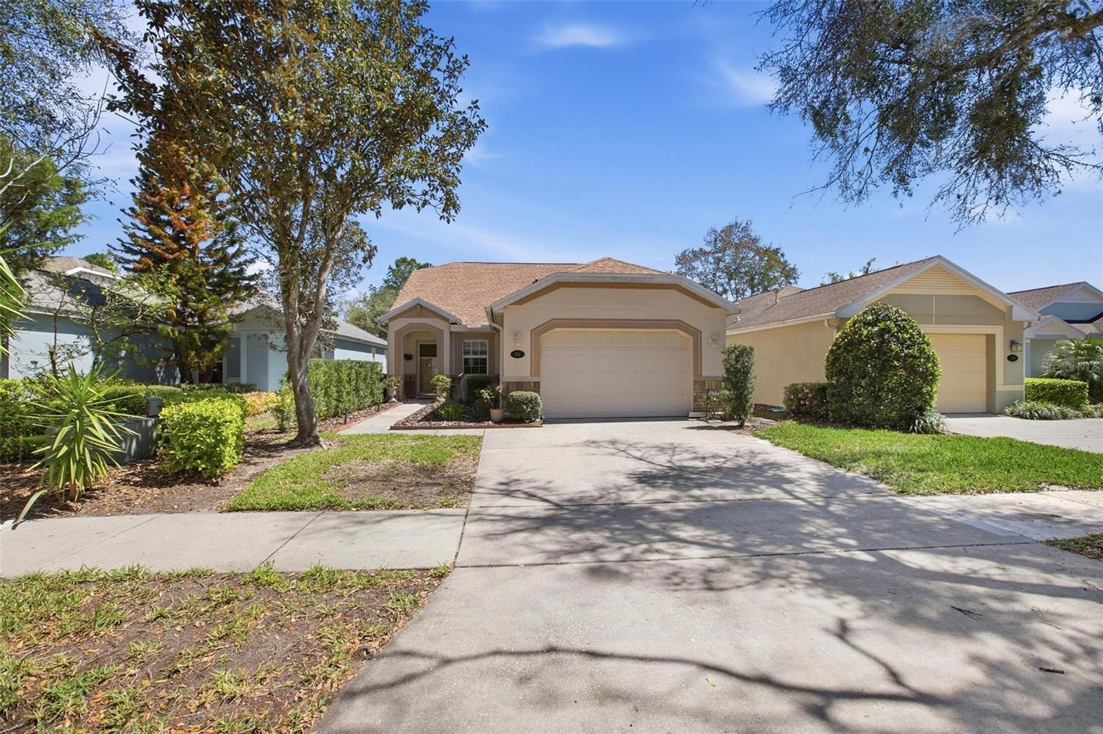 Single Family Residence in DELAND, FL - Daniel Dourado