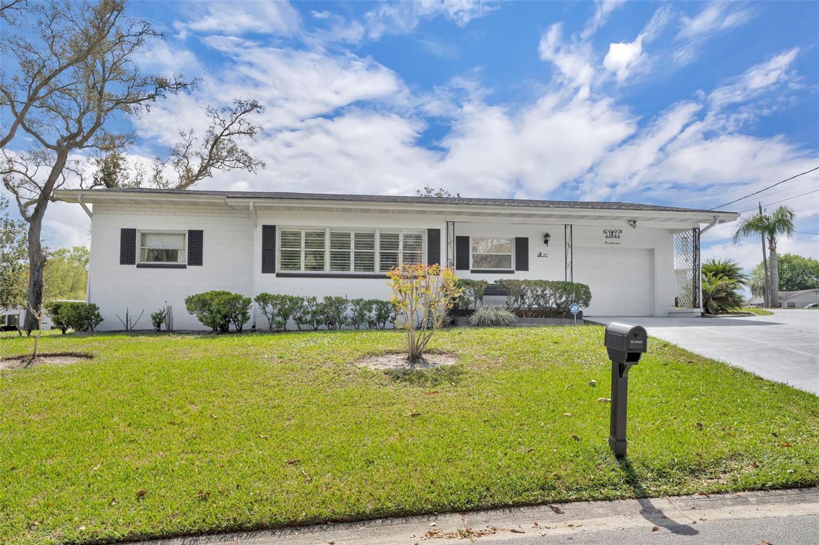 Single Family Residence in DEBARY, FL - Daniel Dourado