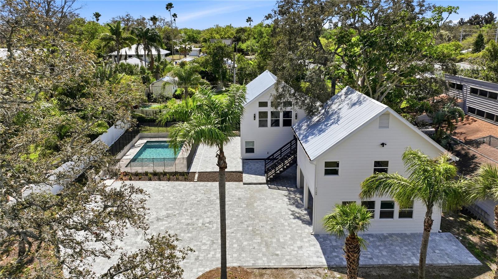 Single Family Residence in CLEARWATER, FL - Daniel Dourado