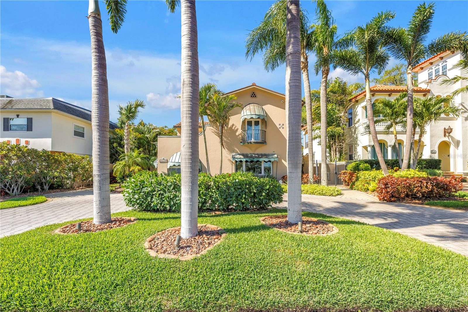 Single Family Residence in ST PETERSBURG, FL - Daniel Dourado