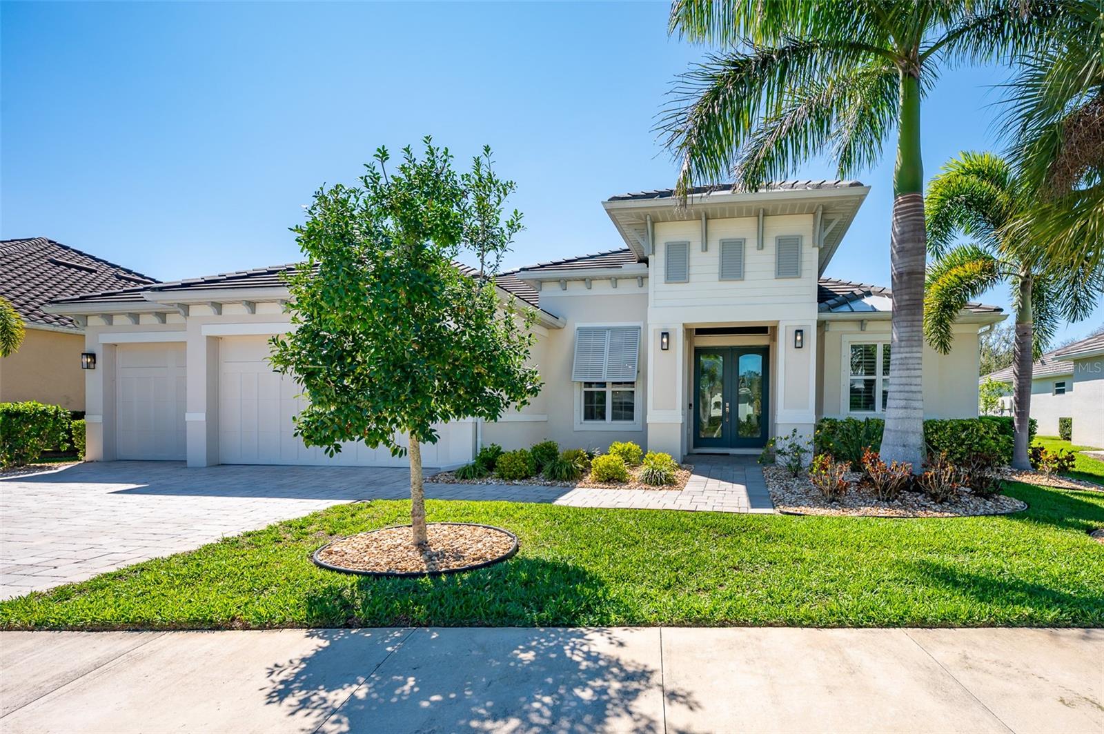 Single Family Residence in SARASOTA, FL - Daniel Dourado