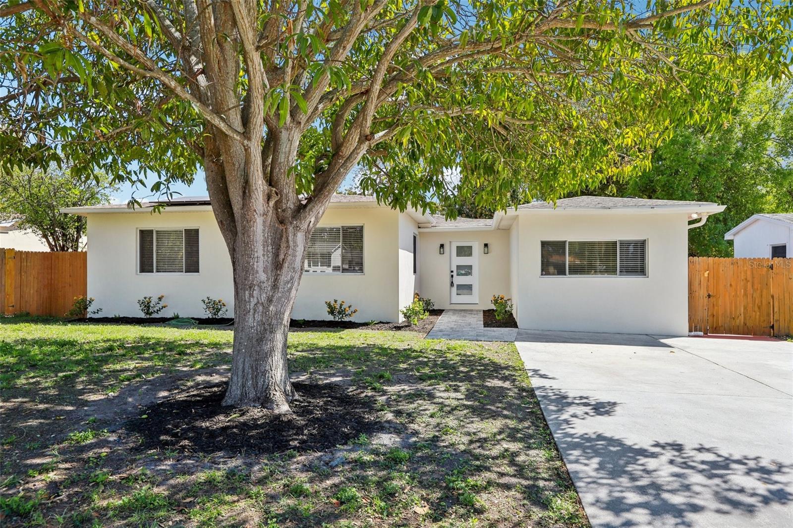 Single Family Residence em ST PETERSBURG, FL - Daniel Dourado