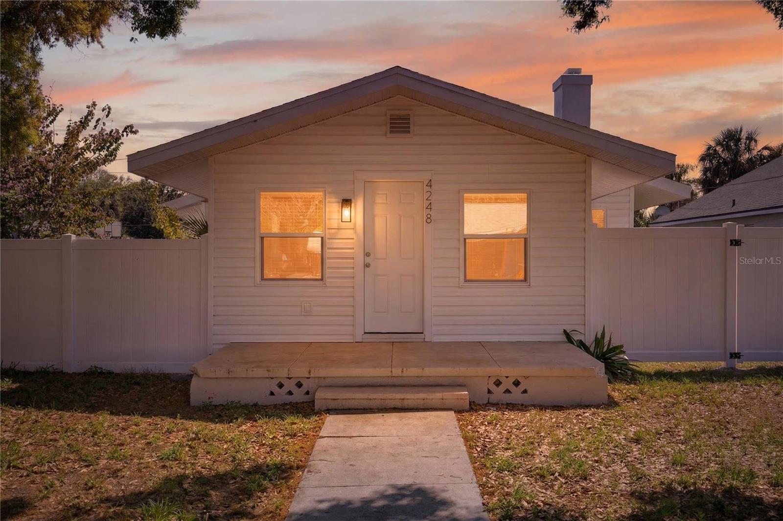 Single Family Residence em ST PETERSBURG, FL - Daniel Dourado