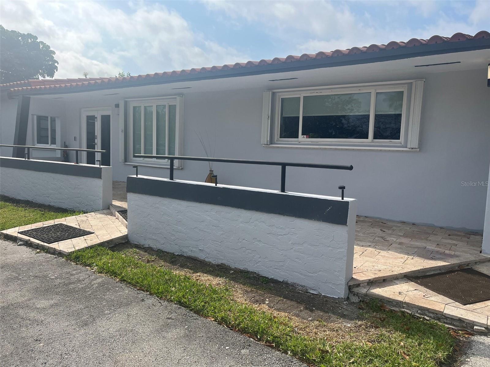 Single Family Residence in PALMETTO BAY, FL - Daniel Dourado