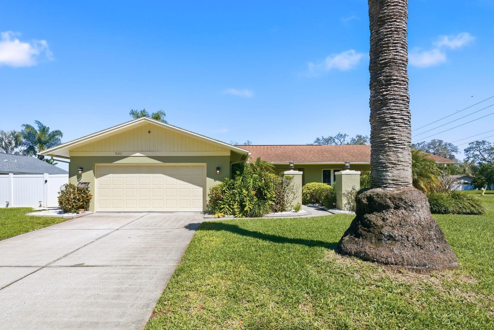 Single Family Residence in DUNEDIN, FL - Daniel Dourado