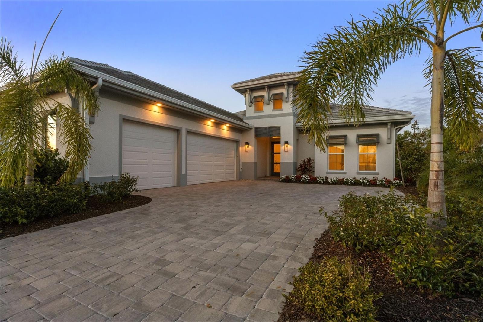 Single Family Residence in SARASOTA, FL - Daniel Dourado