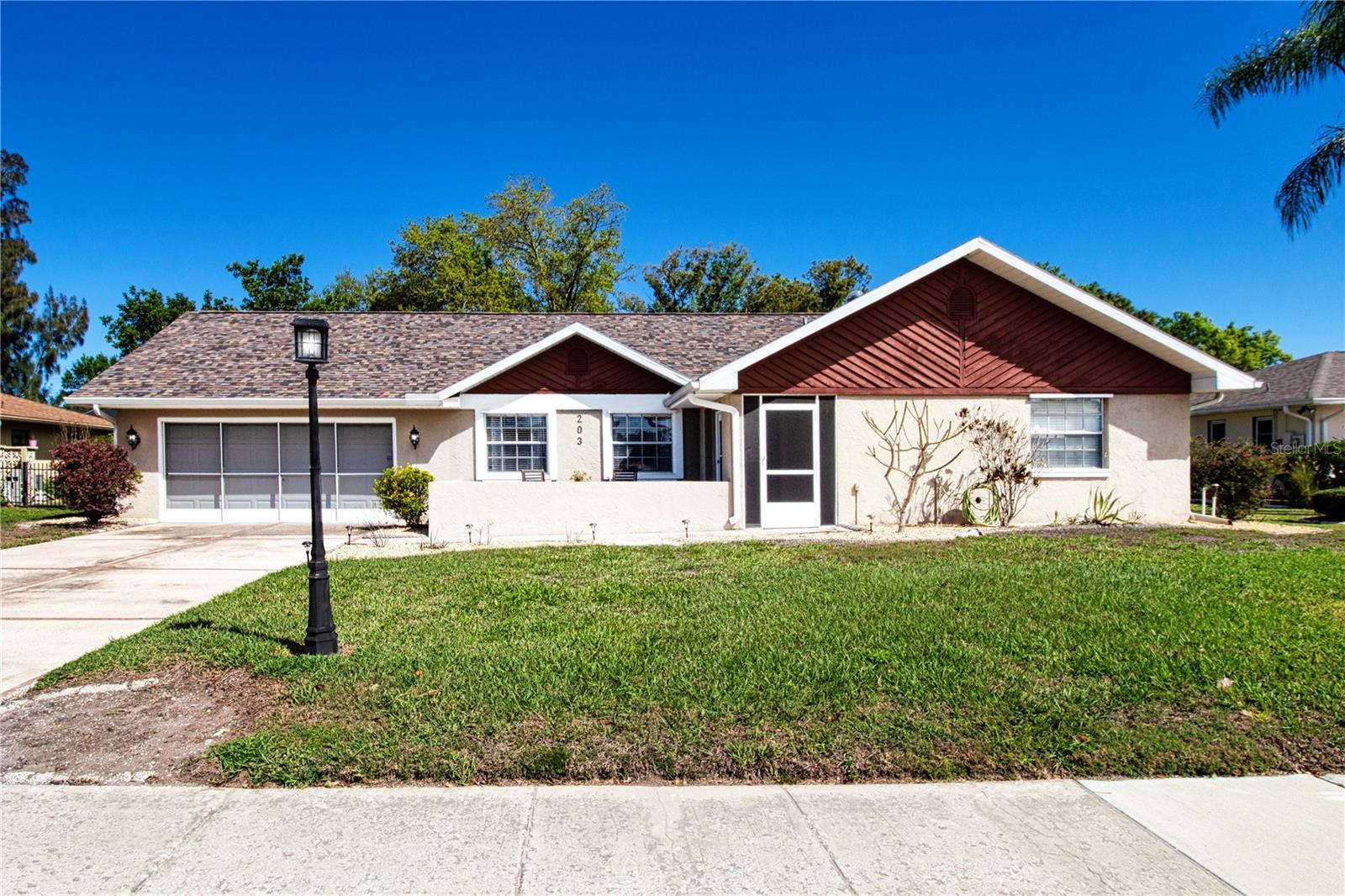 Single Family Residence in SUN CITY CENTER, FL - Daniel Dourado