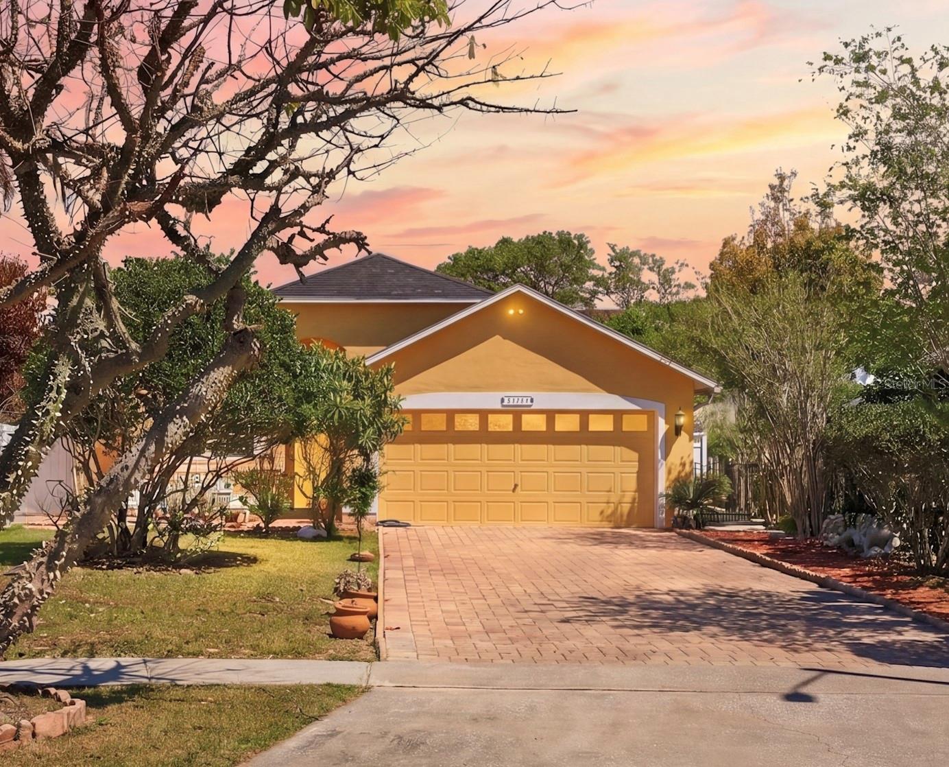 Single Family Residence in ORLANDO, FL - Daniel Dourado