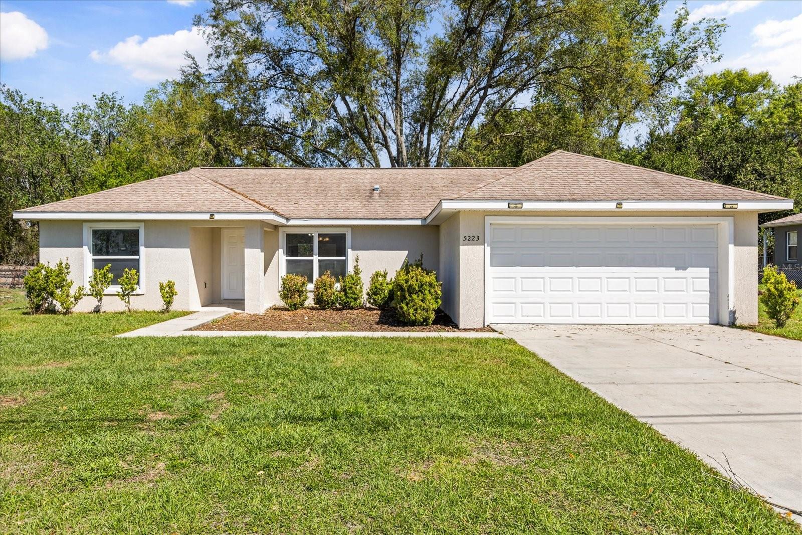 Single Family Residence em SUMMERFIELD, FL - Daniel Dourado