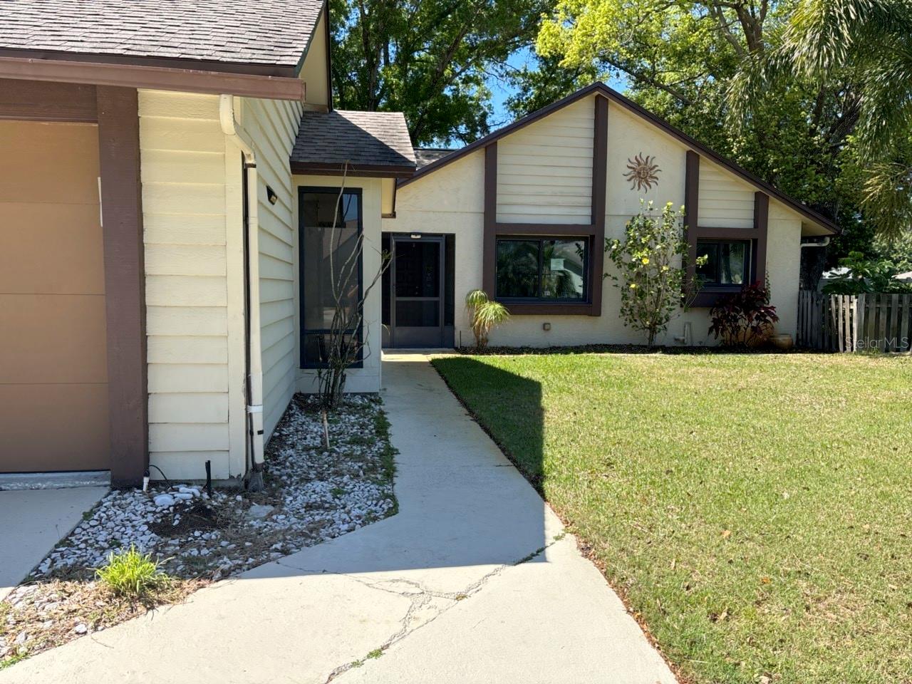 Single Family Residence in CLEARWATER, FL - Daniel Dourado