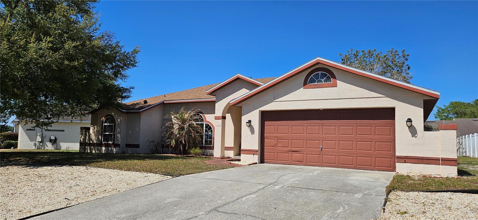 Single Family Residence in DELTONA, FL - Daniel Dourado