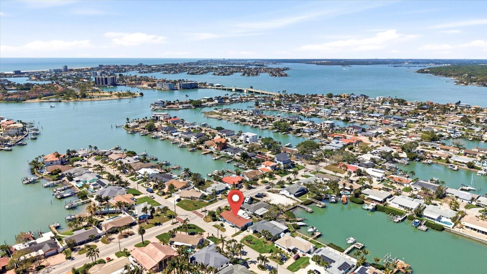 Single Family Residence em ST PETERSBURG, FL - Daniel Dourado