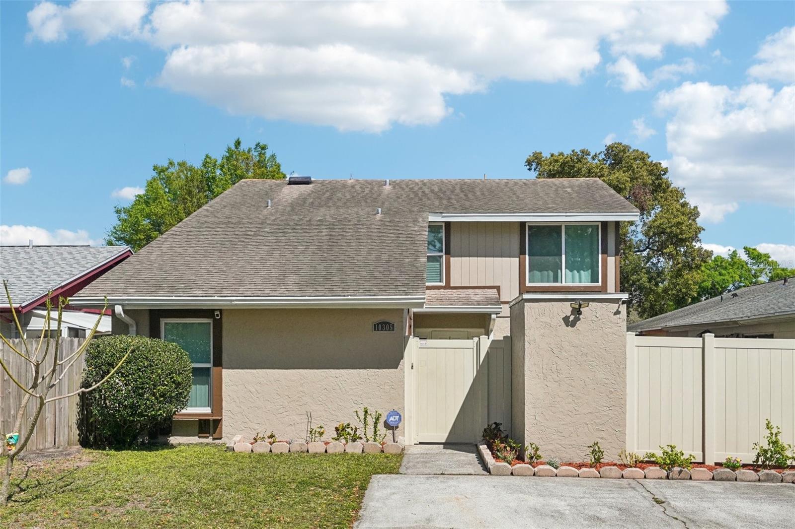 Single Family Residence in TAMPA, FL - Daniel Dourado