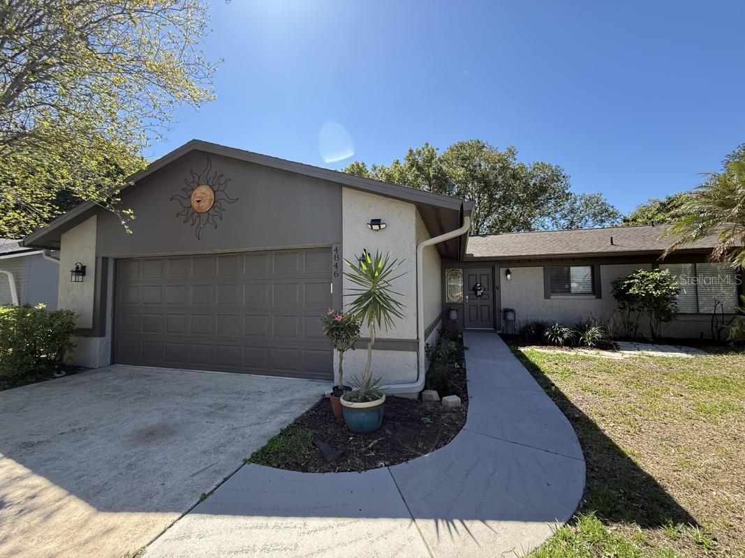 Single Family Residence in ORLANDO, FL - Daniel Dourado
