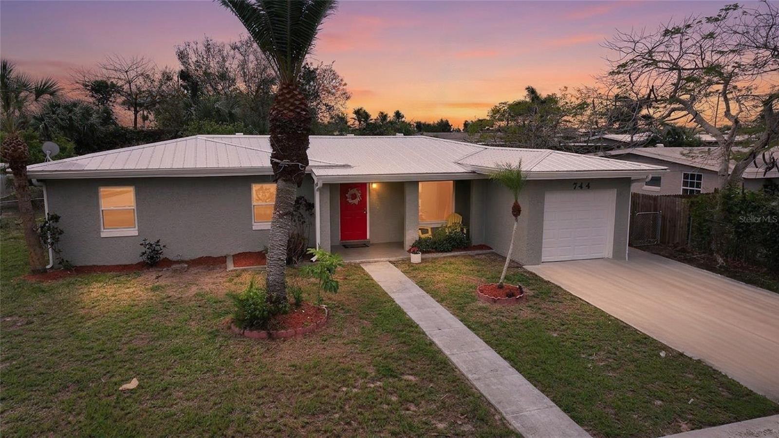 Single Family Residence in PORT CHARLOTTE, FL - Daniel Dourado