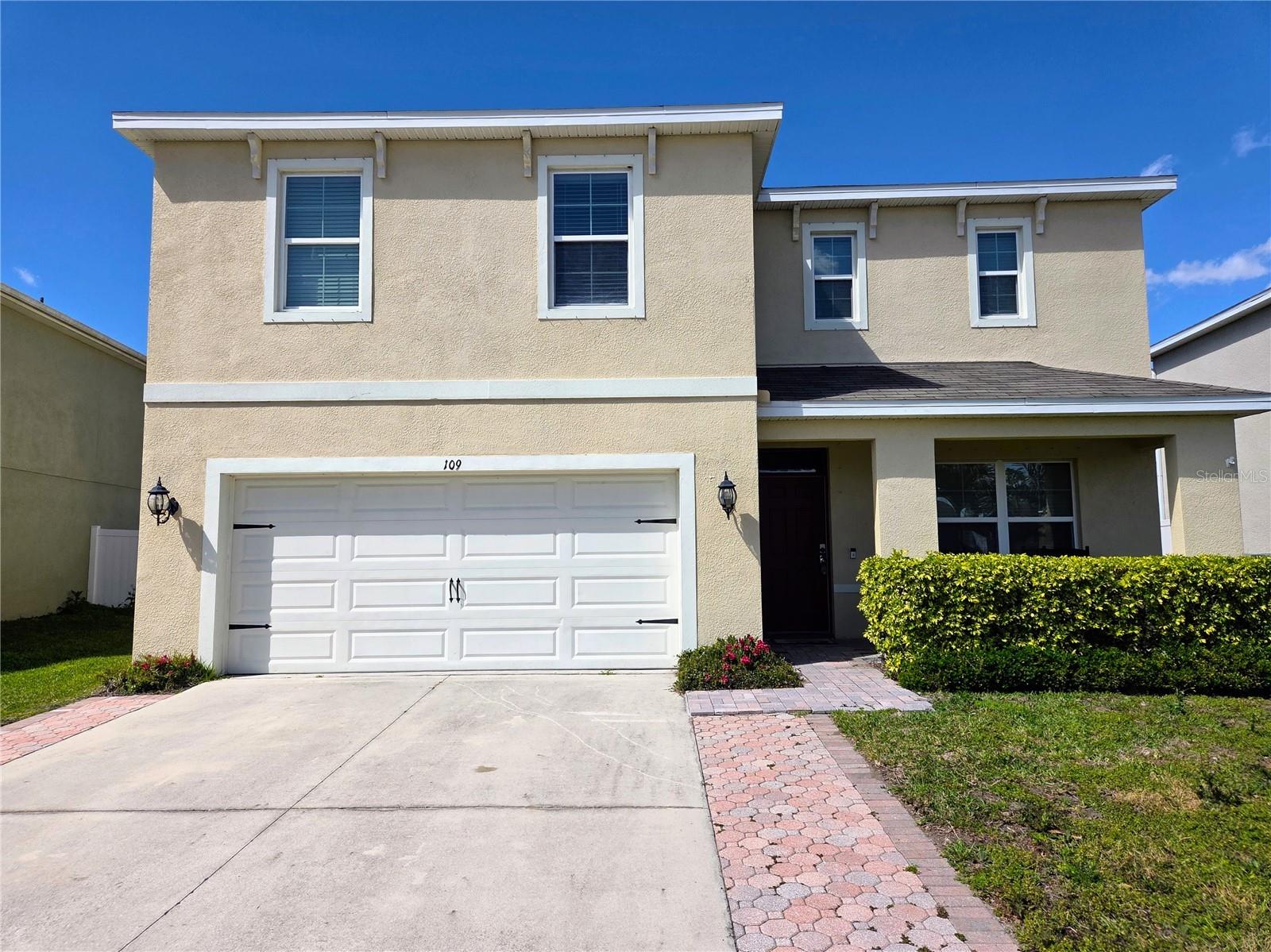 Single Family Residence in BRADENTON, FL - Daniel Dourado