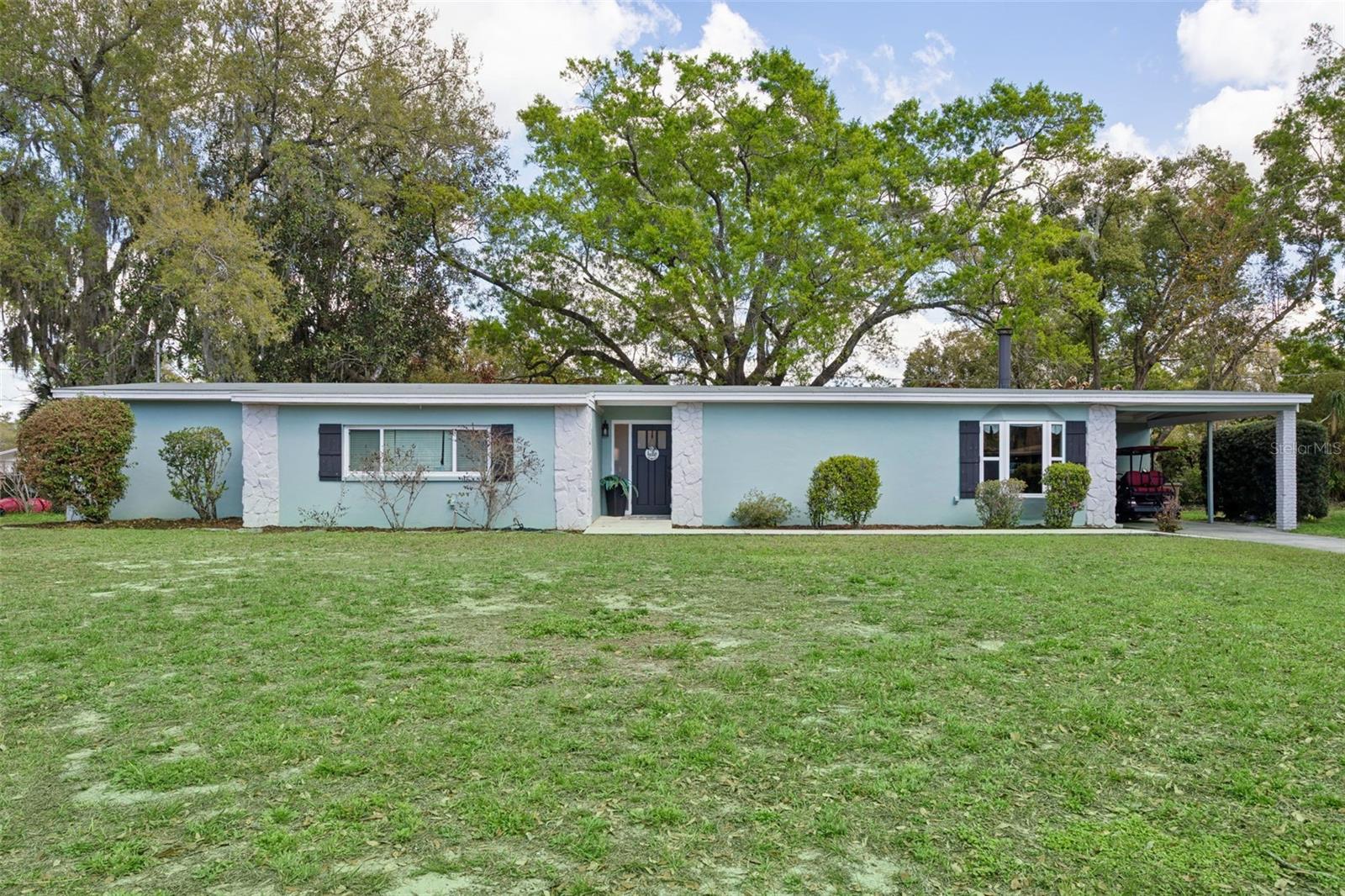 Single Family Residence in TEMPLE TERRACE, FL - Daniel Dourado