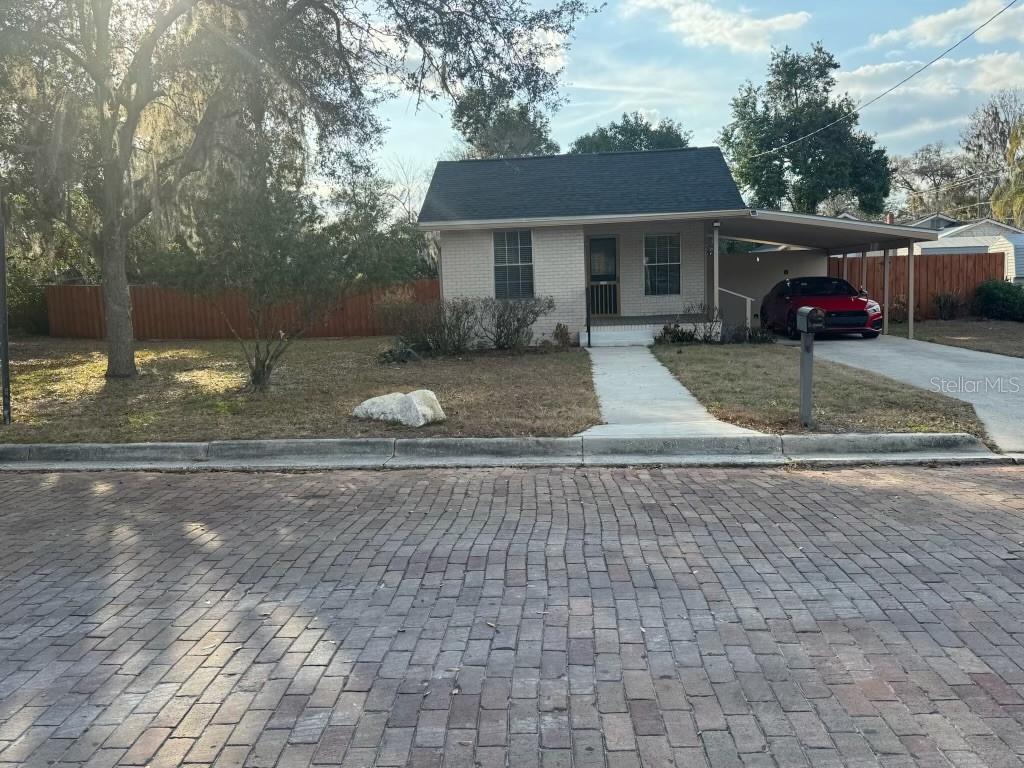 Single Family Residence in DADE CITY, FL - Daniel Dourado