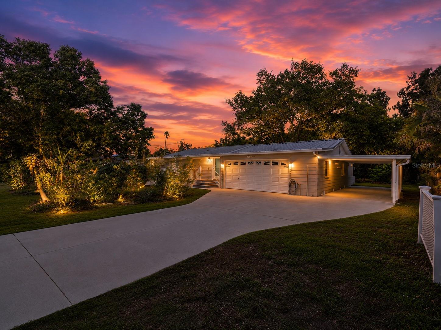 Single Family Residence in BRADENTON, FL - Daniel Dourado