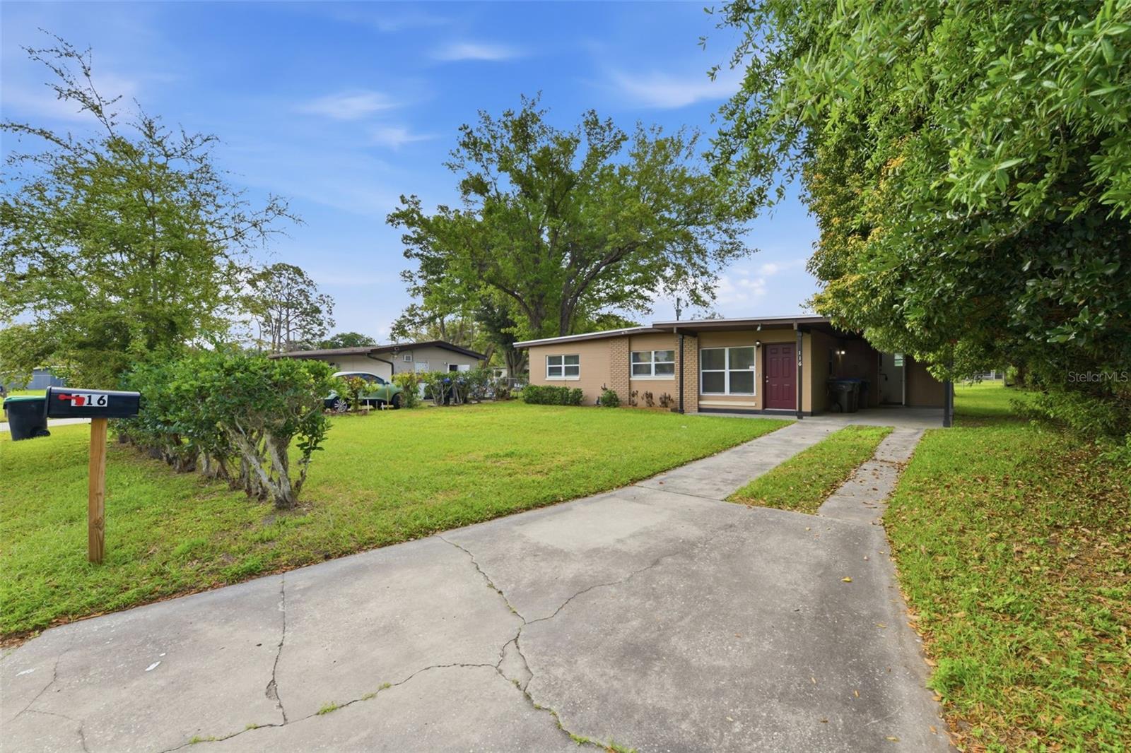 Single Family Residence in ORLANDO, FL - Daniel Dourado