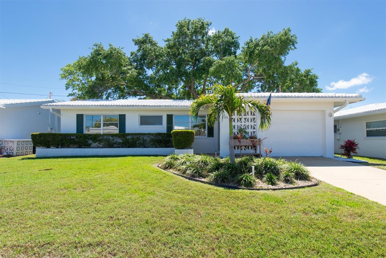 Single Family Residence em PINELLAS PARK, FL - Daniel Dourado