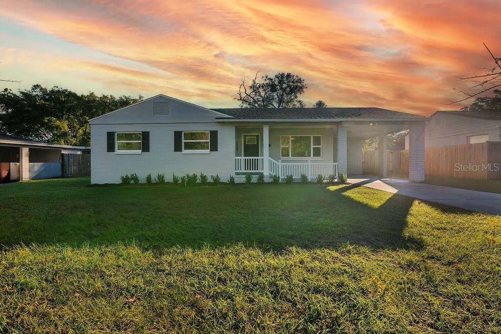Single Family Residence in ORLANDO, FL - Daniel Dourado