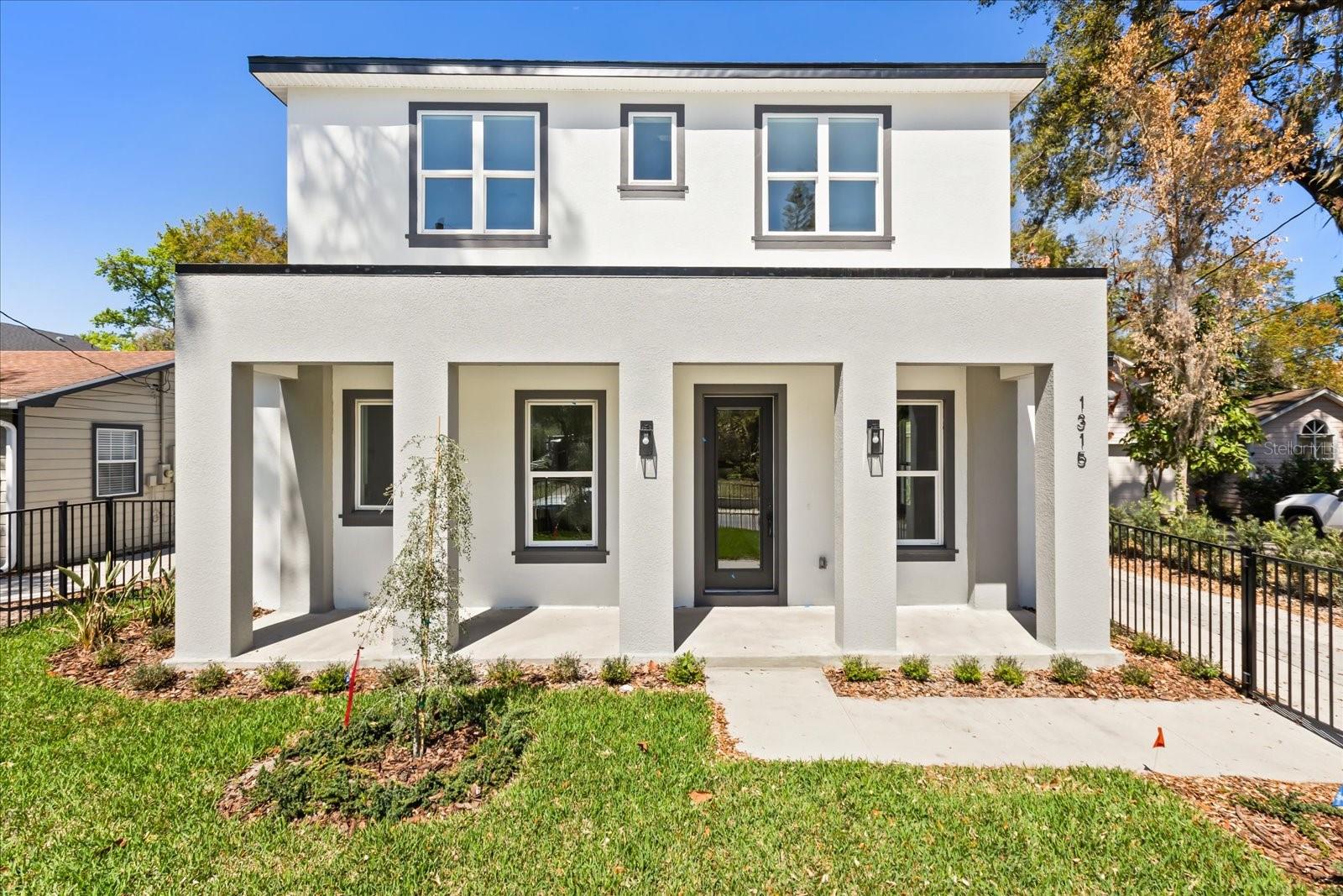 Single Family Residence in ORLANDO, FL - Daniel Dourado