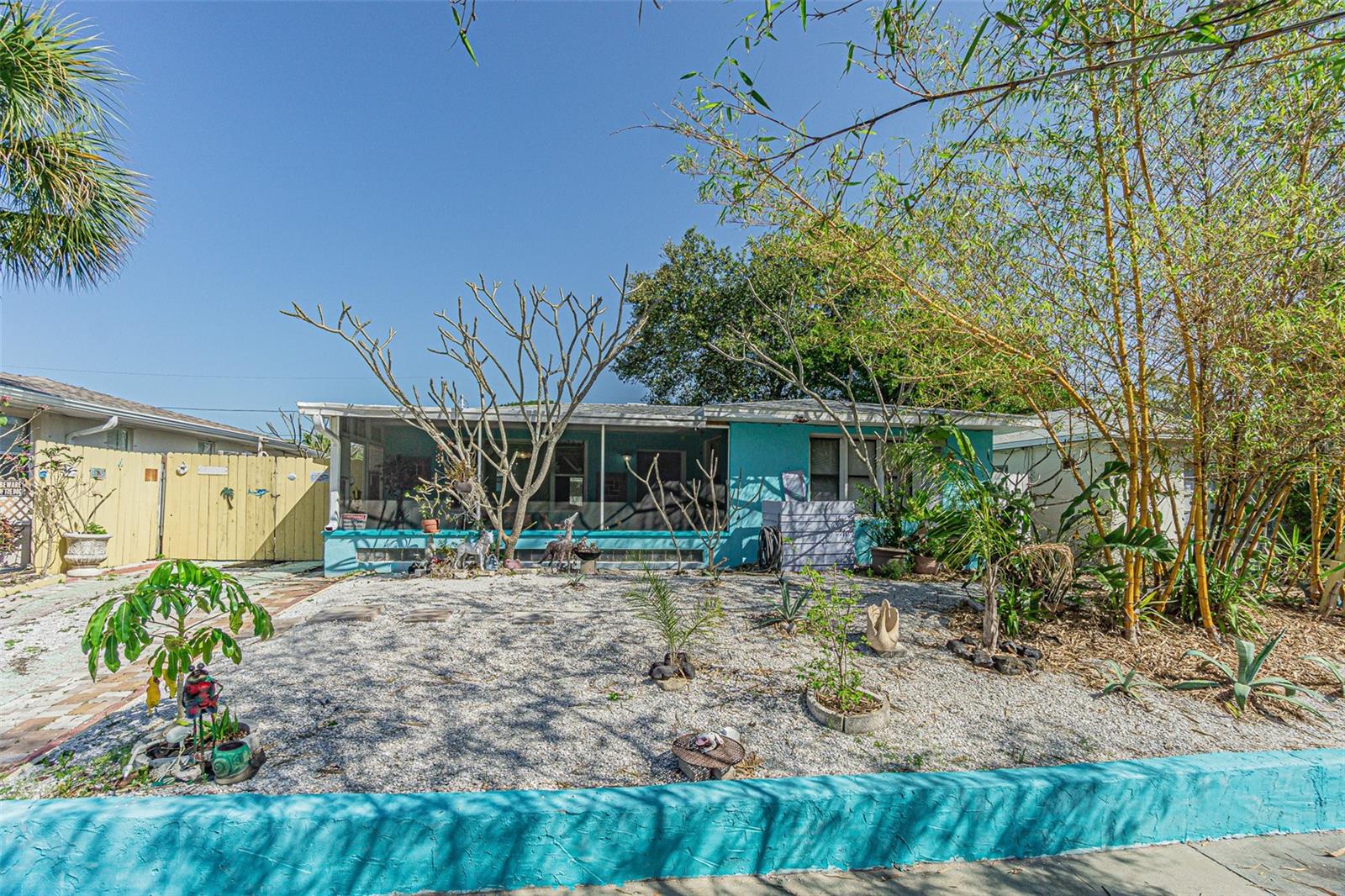 Single Family Residence in CLEARWATER, FL - Daniel Dourado