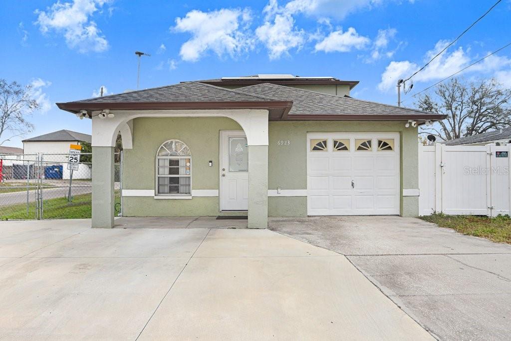 Single Family Residence in TAMPA, FL - Daniel Dourado