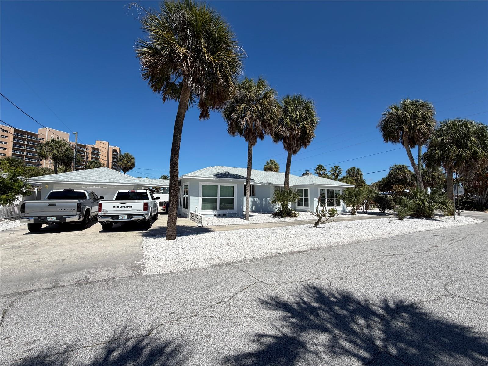 Single Family Residence in CLEARWATER BEACH, FL - Daniel Dourado