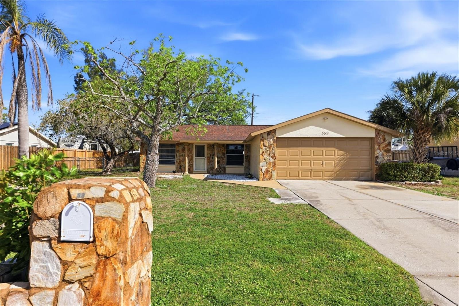 Single Family Residence em APOLLO BEACH, FL - Daniel Dourado