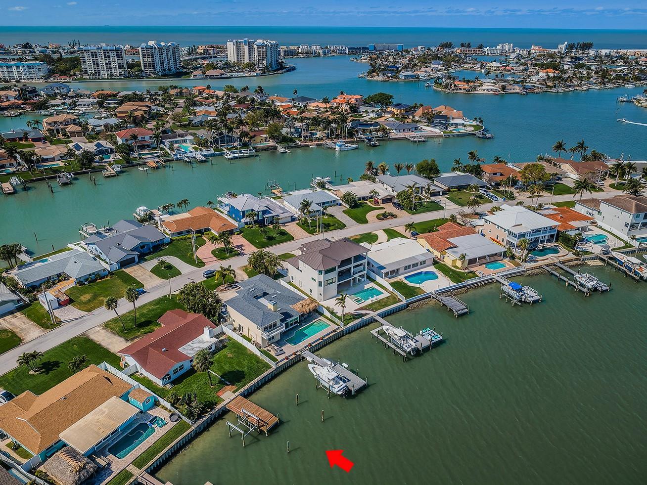 Single Family Residence em ST PETERSBURG, FL - Daniel Dourado