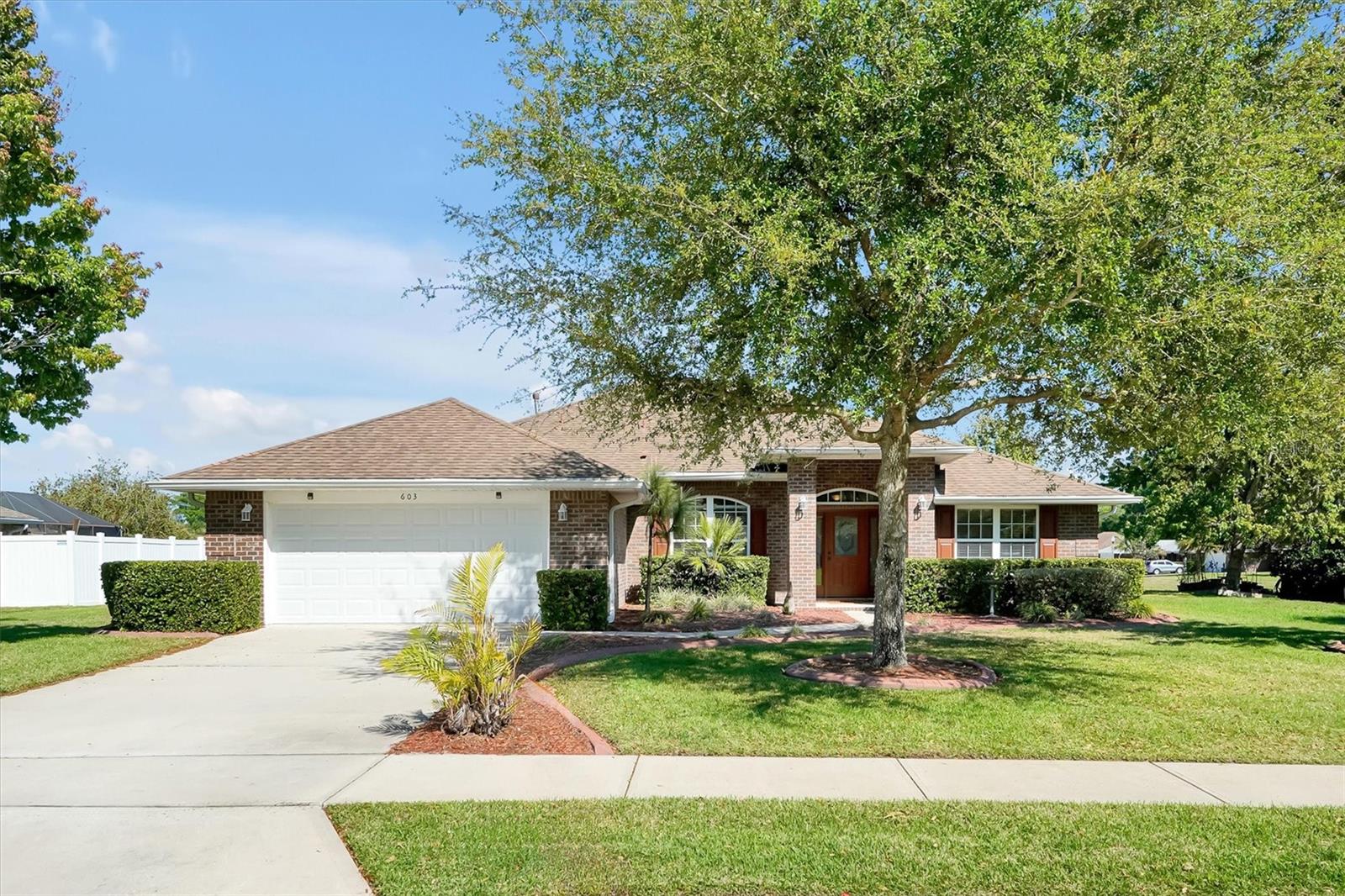 Single Family Residence em DELAND, FL - Daniel Dourado