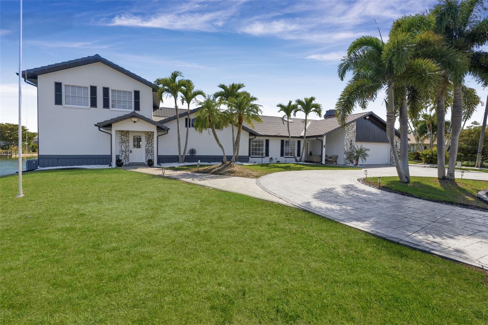 Single Family Residence in CAPE CORAL, FL - Daniel Dourado